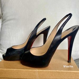 CHRISTIAN LOUBOUTIN Prive leather peep toe size 39 (fits like 8.5)